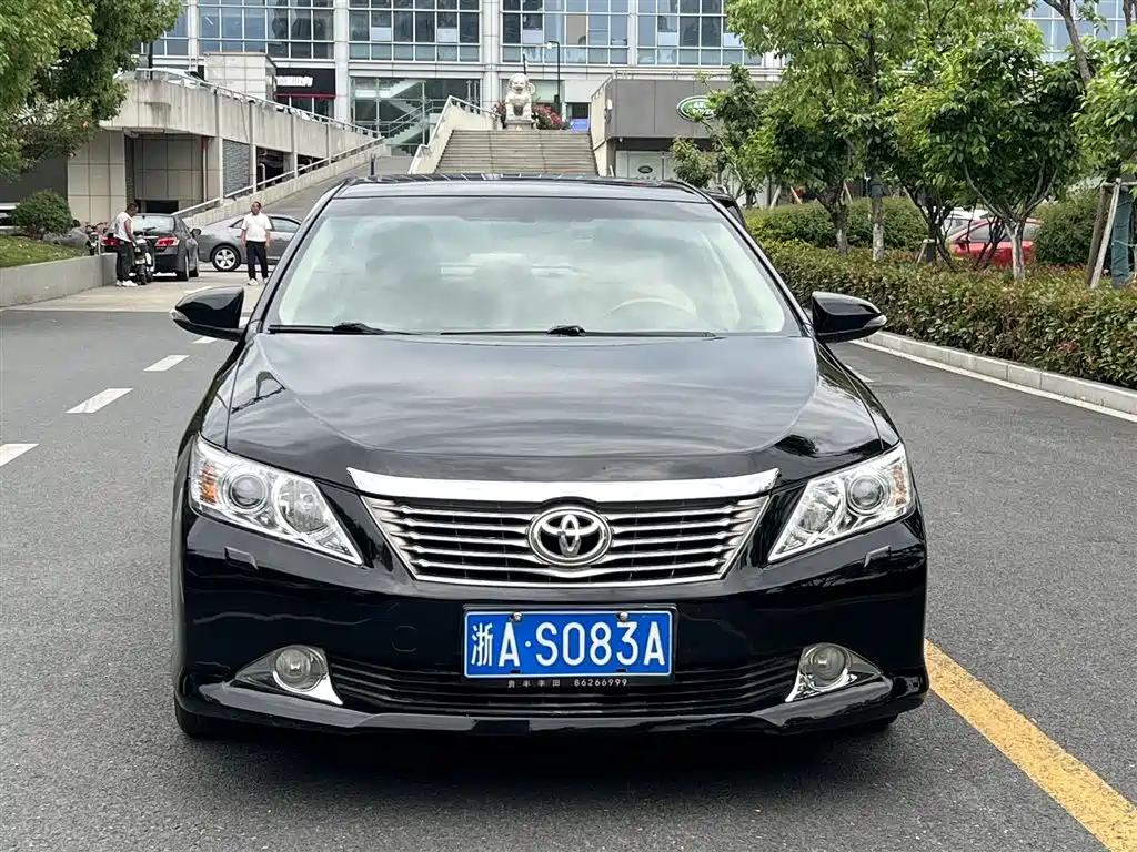 Toyota Camry 2013 — фото 2