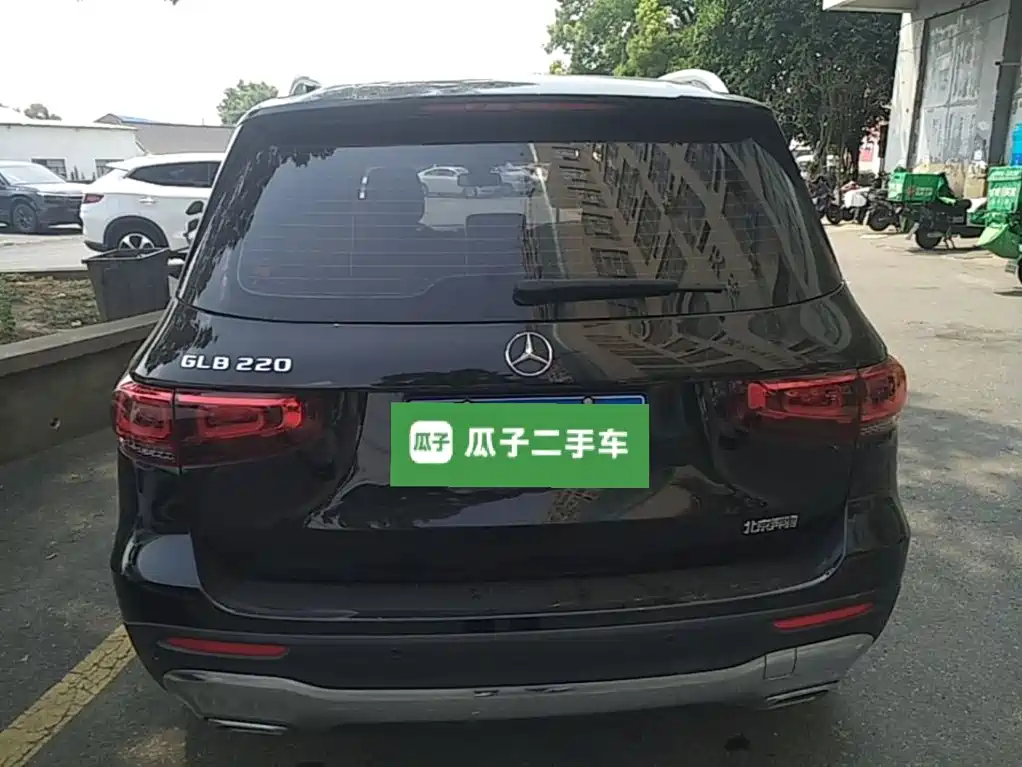 Mercedes-Benz GLB 2023