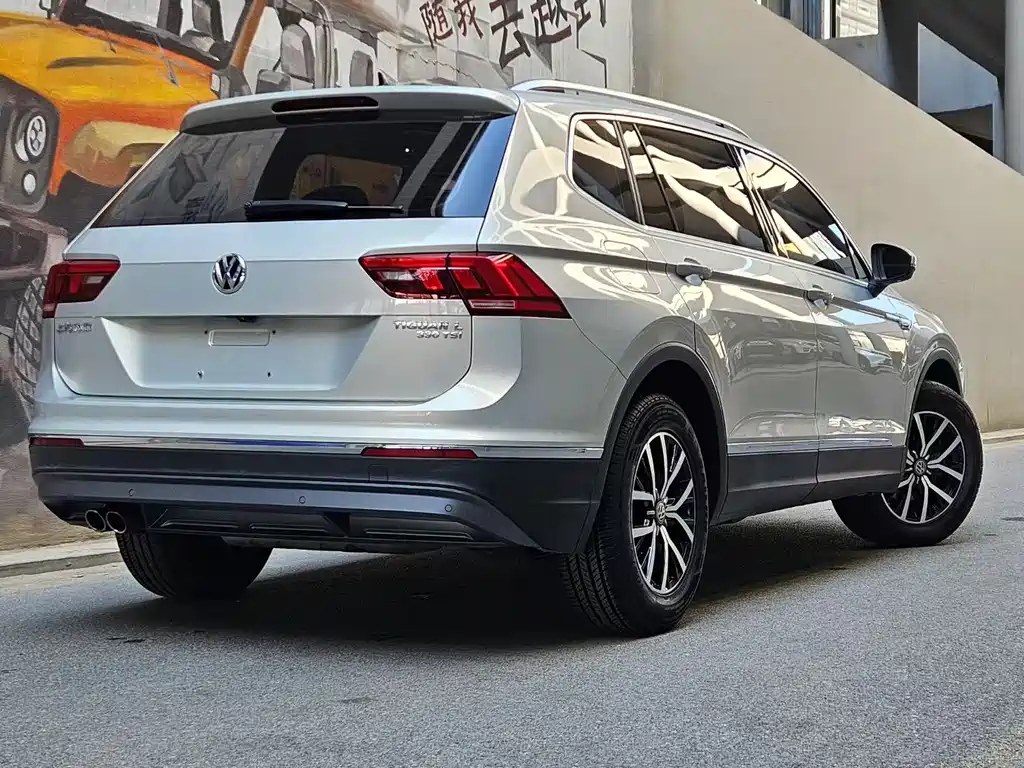Volkswagen Tiguan L 2017 — фото 3