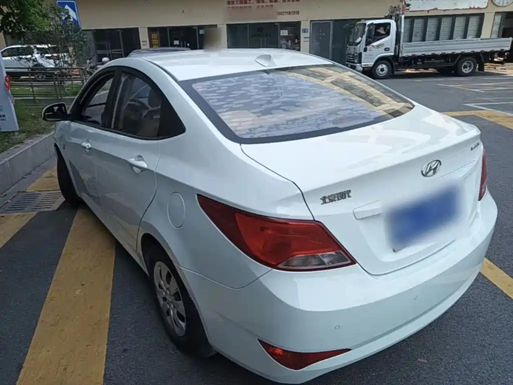 Hyundai Accent 2015 — фото 5