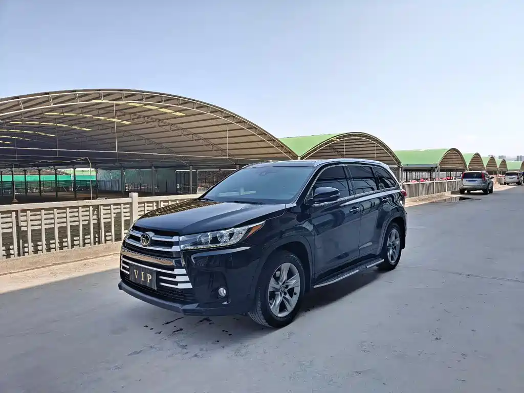 Toyota Highlander 2021 — фото 1