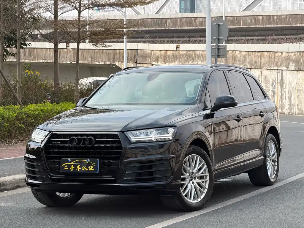 Audi Q7 2018 — фото 1
