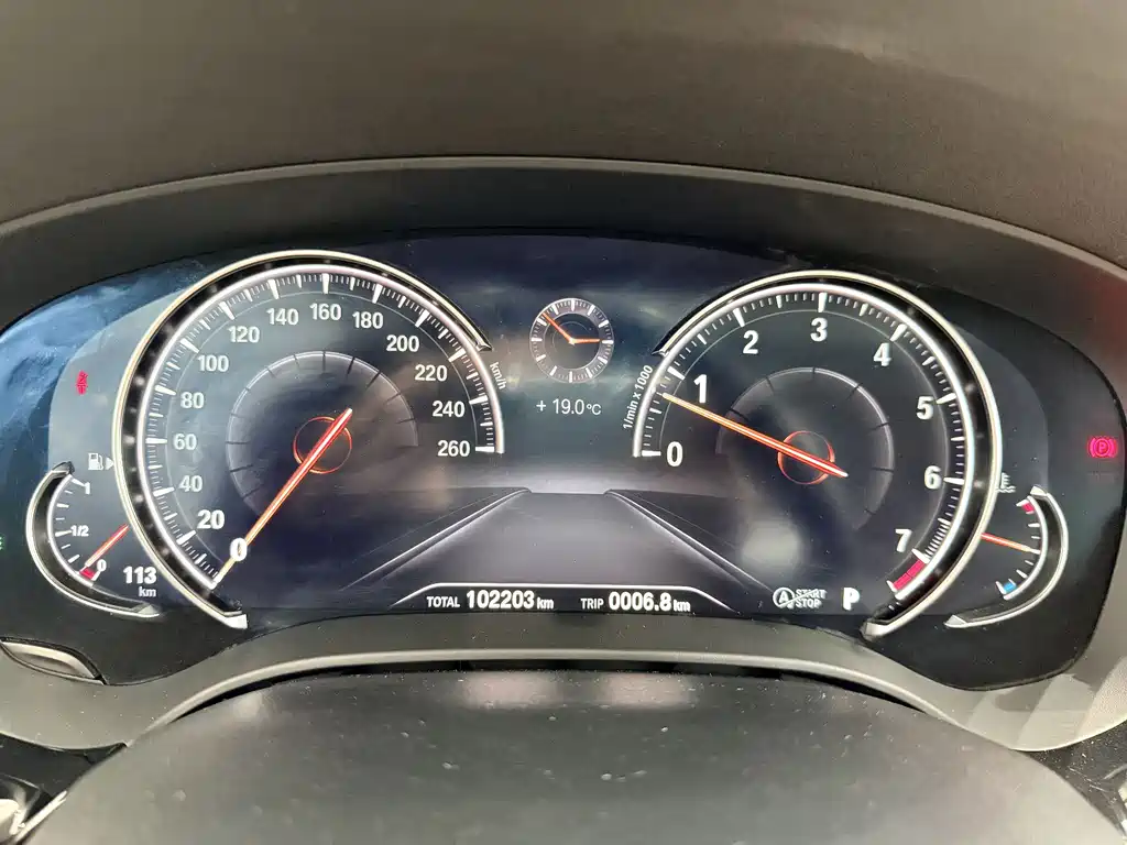 BMW 5 Series 2018 — фото 15