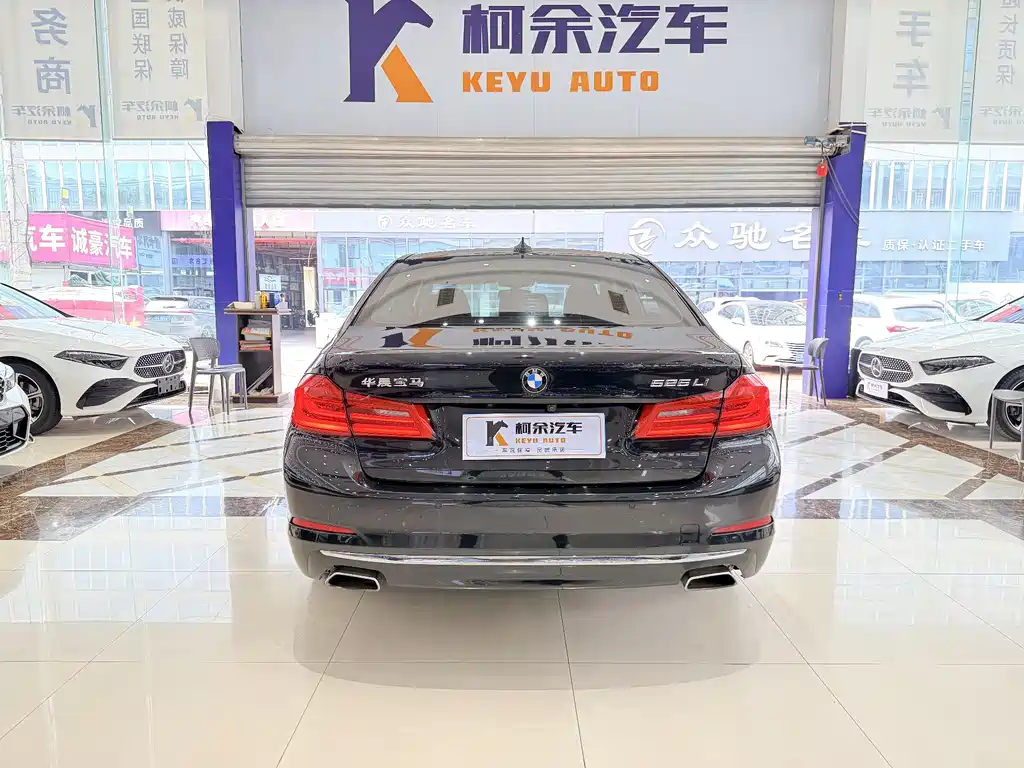 BMW 5 Series 2018 — фото 18