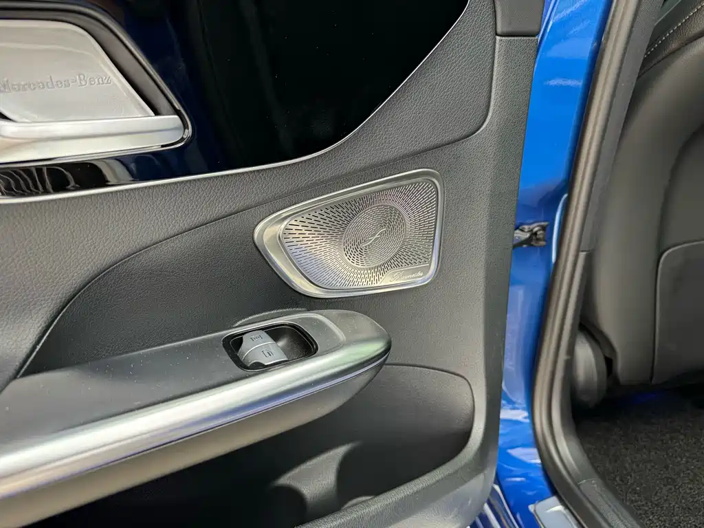 Mercedes-Benz C-Class 2023 — фото 11