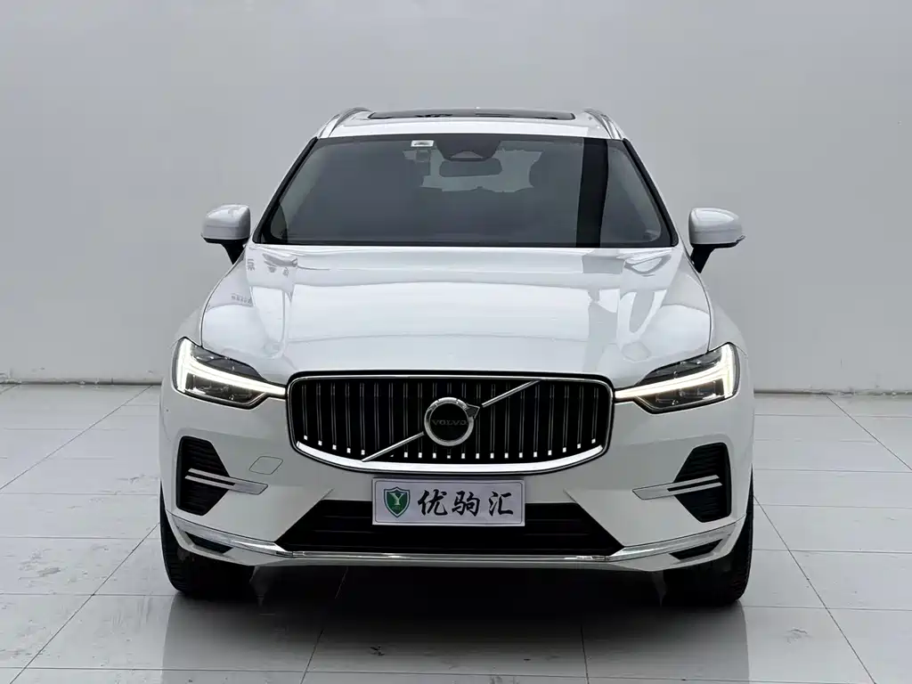 Volvo XC60 2022 — фото 3