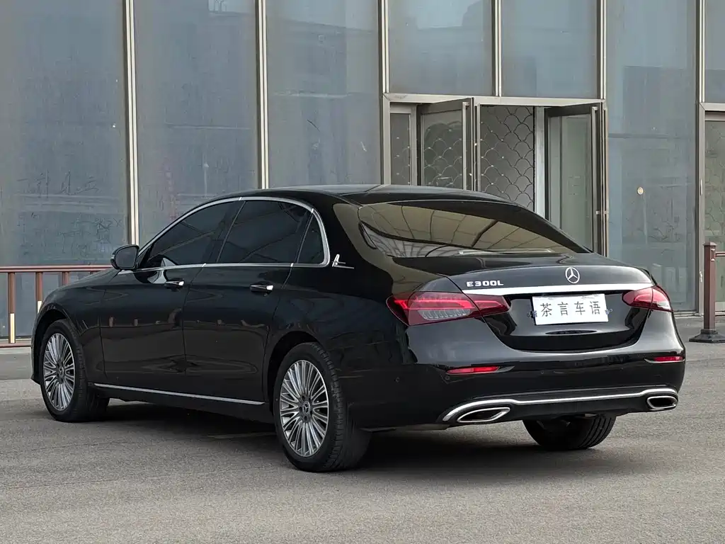 Mercedes-Benz E-Class 2022 — фото 6