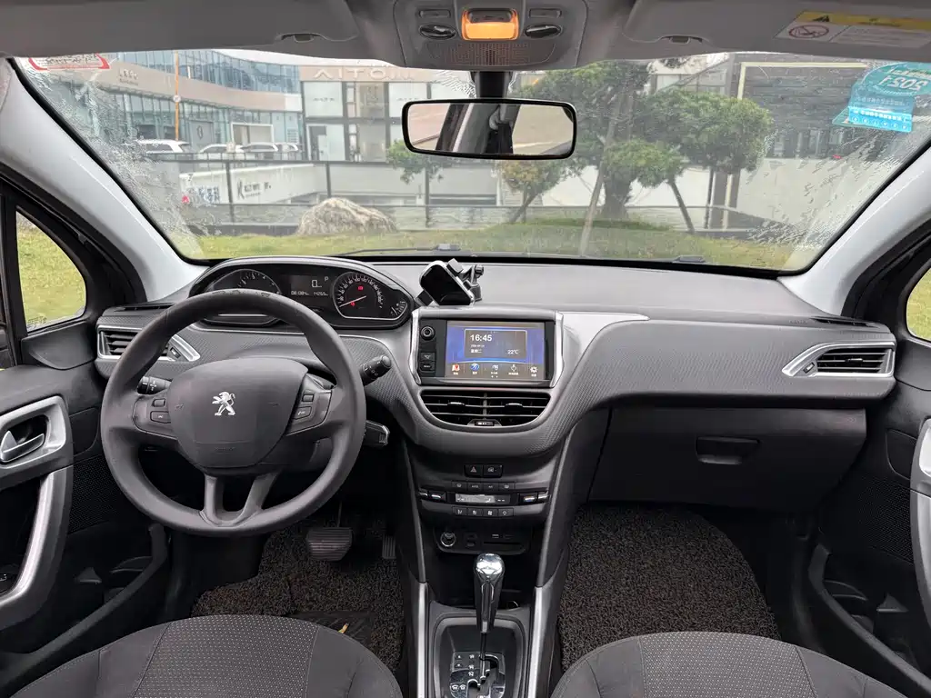 Peugeot 2008 2015 — фото 15