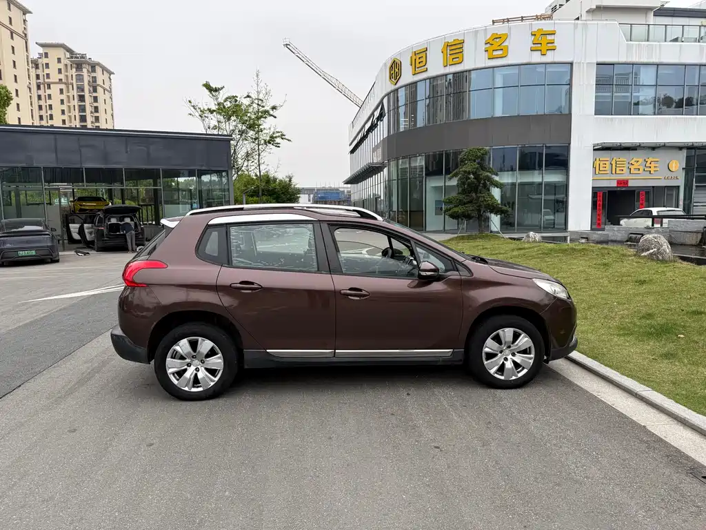 Peugeot 2008 2015 — фото 12