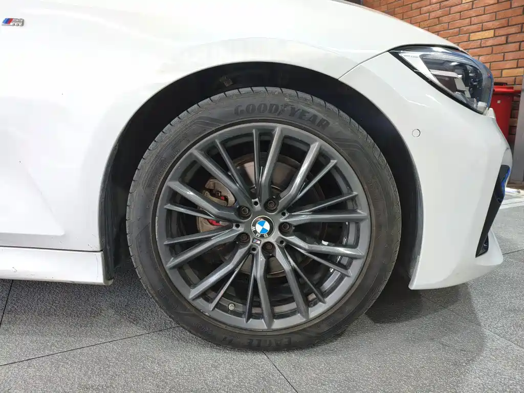 BMW 3 Series 2019 — фото 17