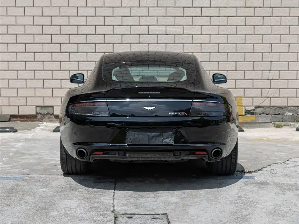 Aston Martin Rapide 2019 — фото 5