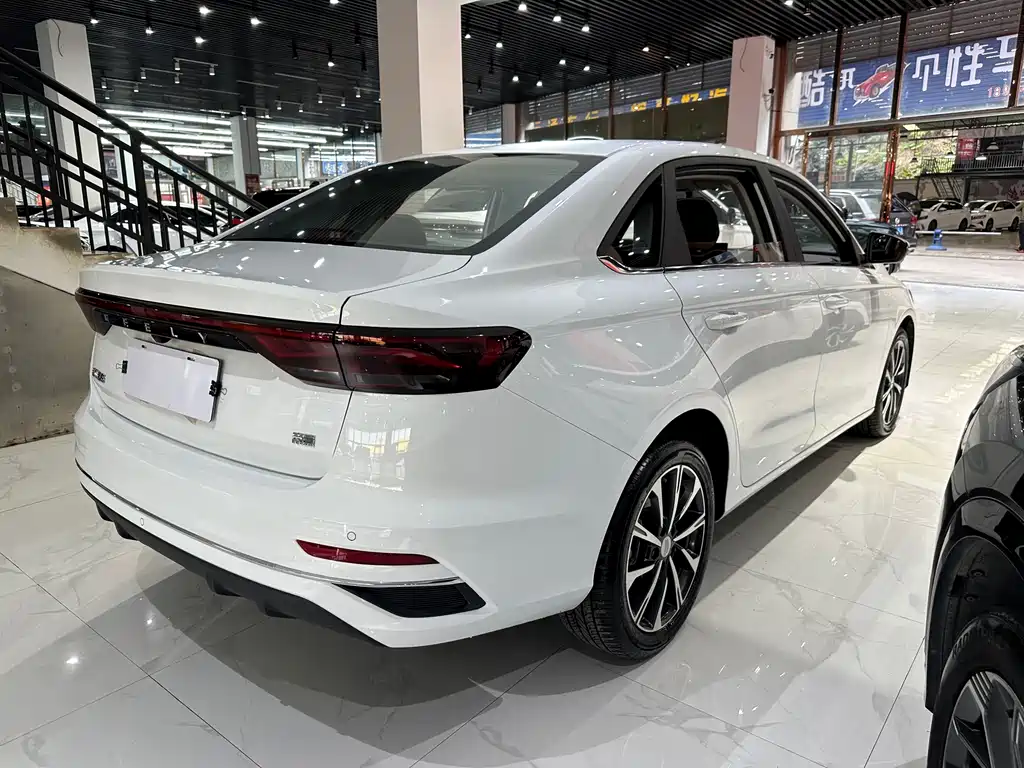 Geely Emgrand 2025