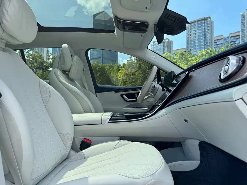 Mercedes-Benz EQE SUV 2023 — фото 10
