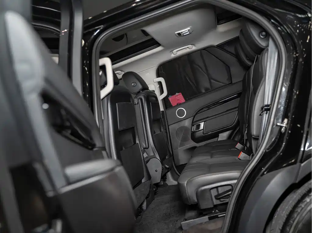 Land Rover Discovery 2018 — фото 18