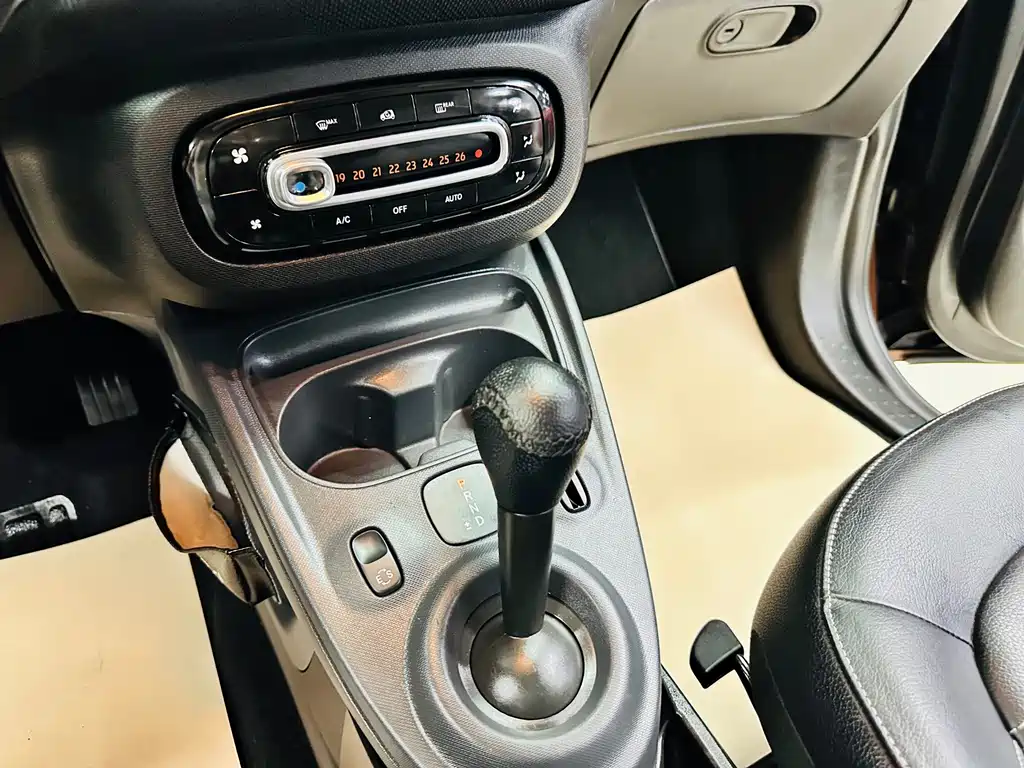 smart fortwo 2018 — фото 30