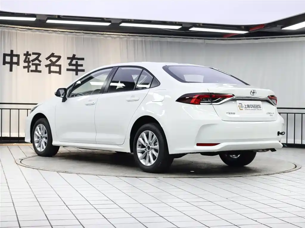 Toyota Corolla — фото 19