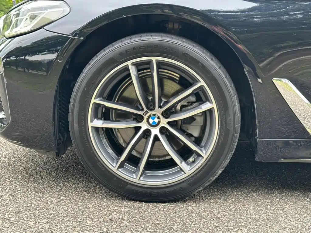 BMW 5 Series 2021 — фото 21
