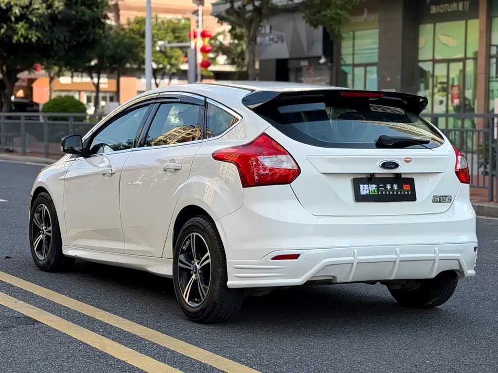 Ford Focus 2014 — фото 15