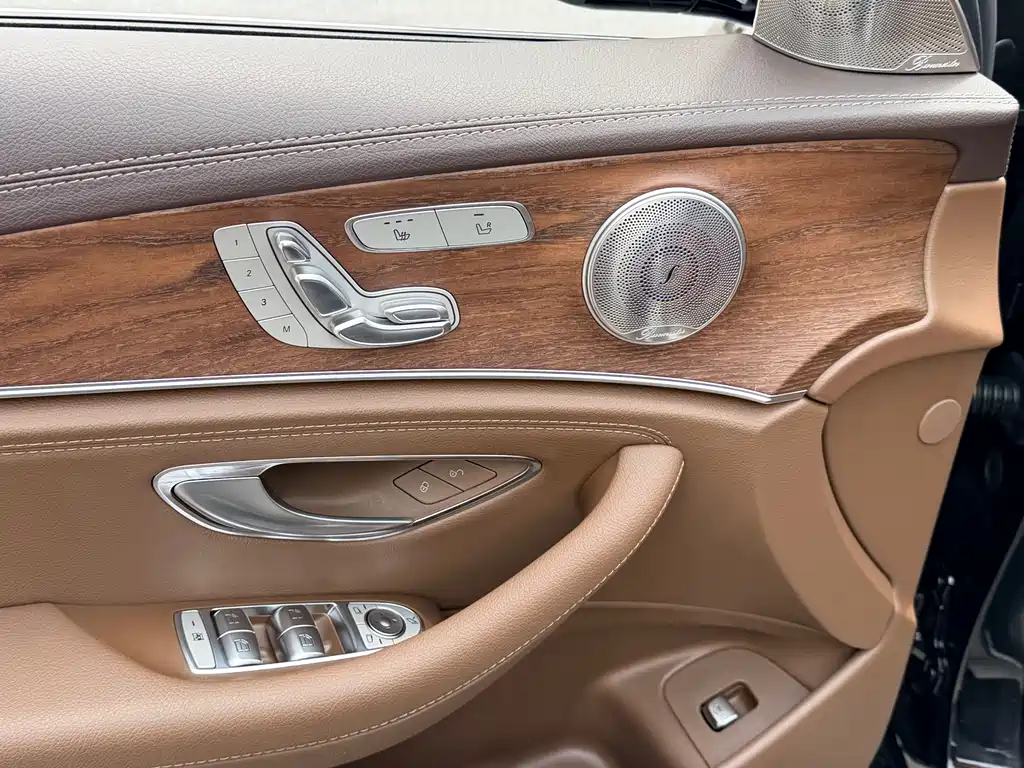 Mercedes-Benz E-Class 2023 — фото 10