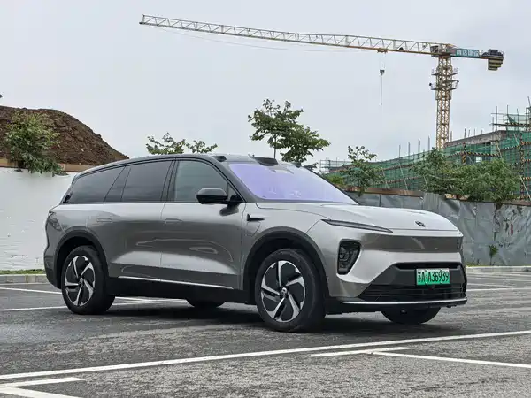 NIO ES8 2023