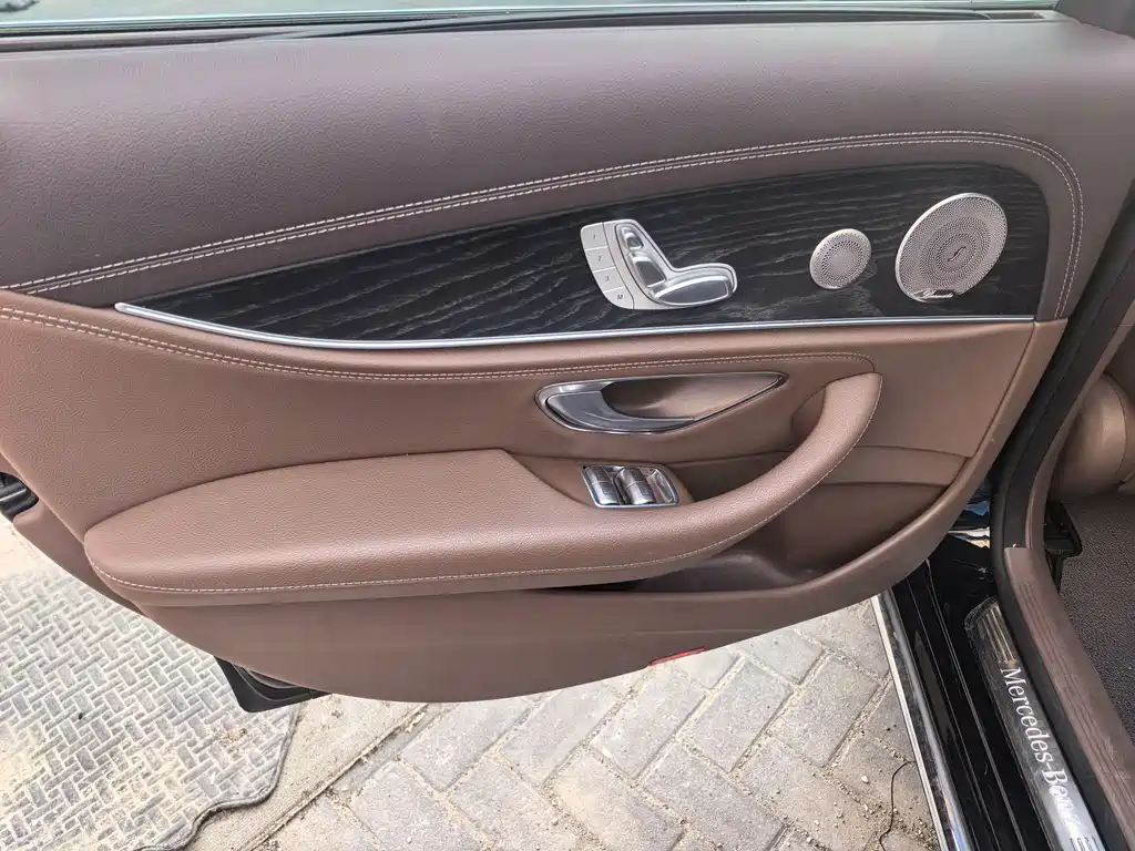 Mercedes-Benz E-Class 2023 — фото 12