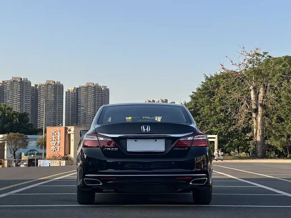 Honda Accord 2018 — фото 16