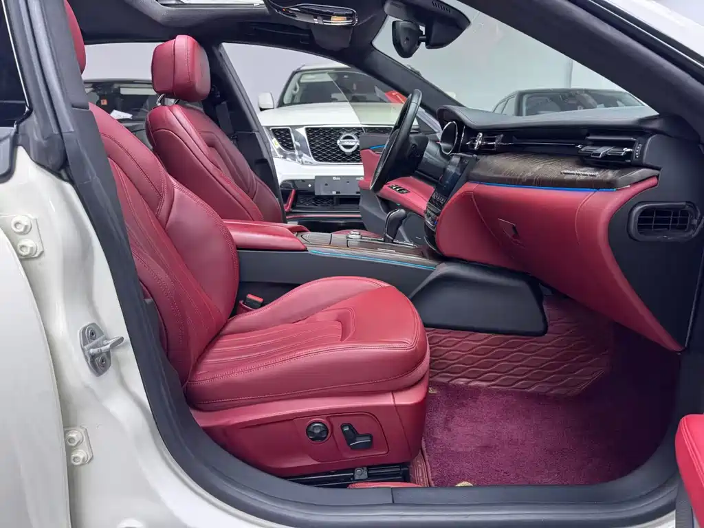 Maserati Quattroporte 2018 — фото 12