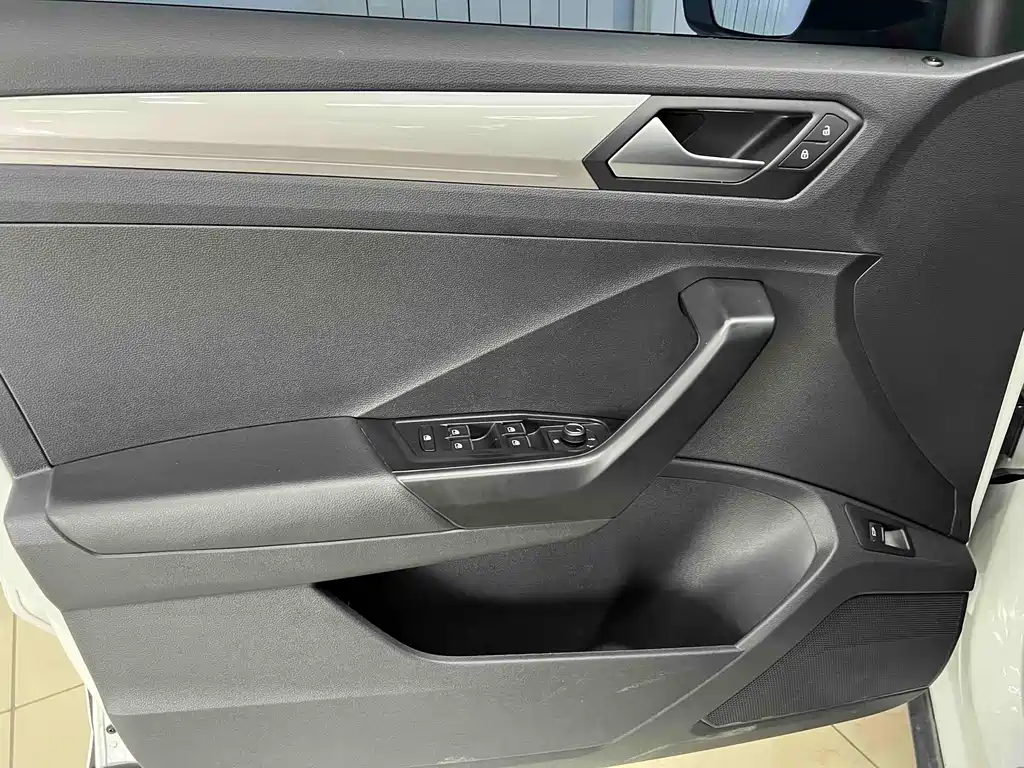 Volkswagen T-Roc 2022 — фото 8
