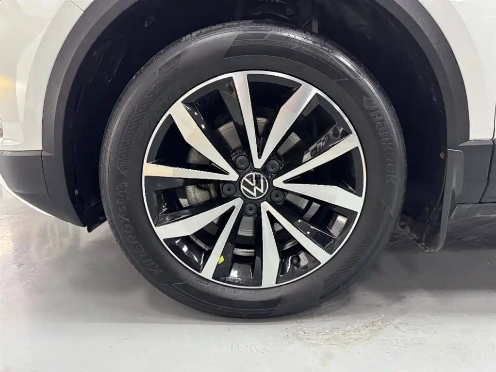 Volkswagen T-Roc 2023 — фото 18