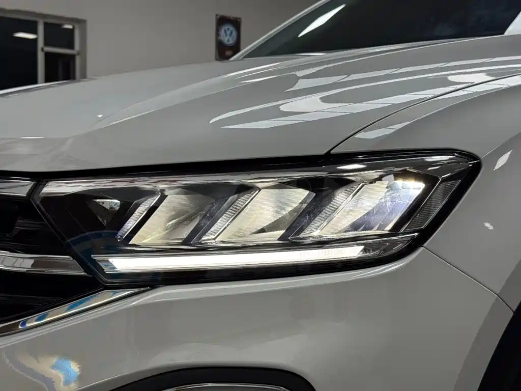 Volkswagen T-Roc 2023 — фото 22
