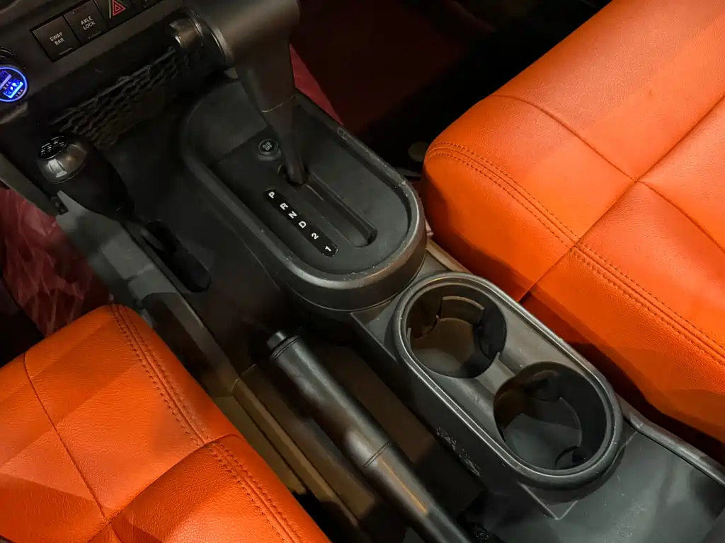 Jeep Wrangler 2010 — фото 15