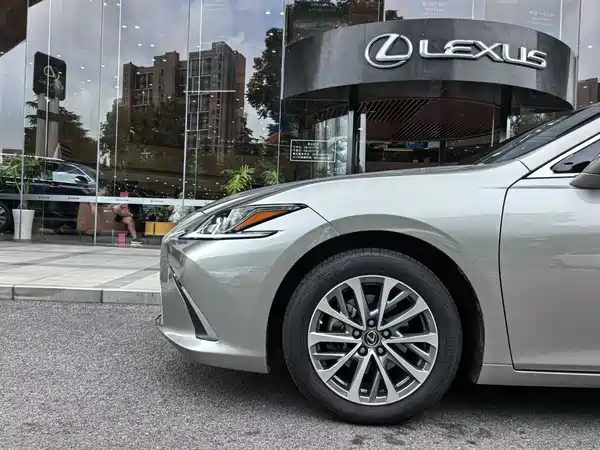 Lexus ES 2024