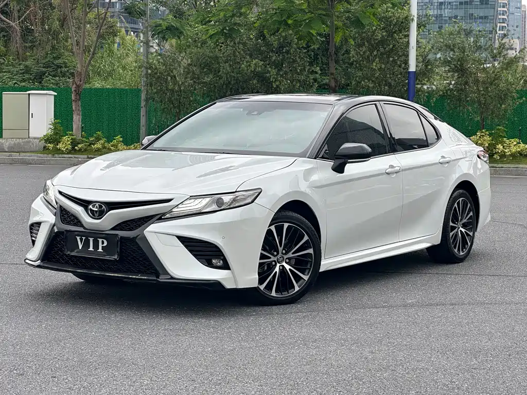 Toyota Camry 2020 — фото 1