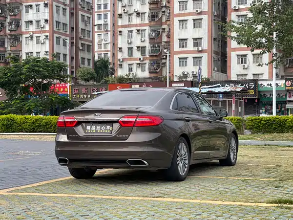 Ford Taurus 2015