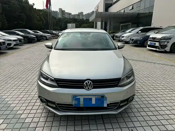 Volkswagen Sagitar 2012