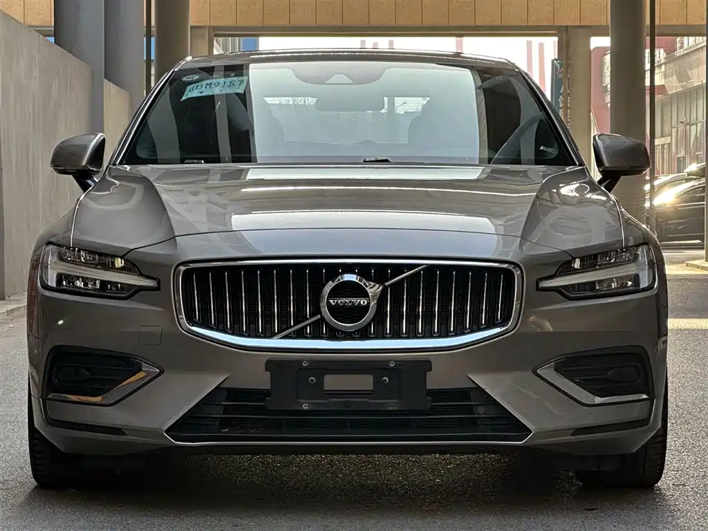 Volvo S60 2021 — фото 2