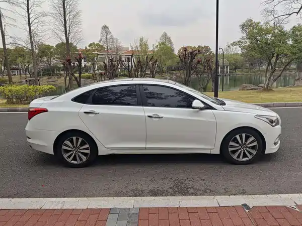Hyundai Mistra 2014