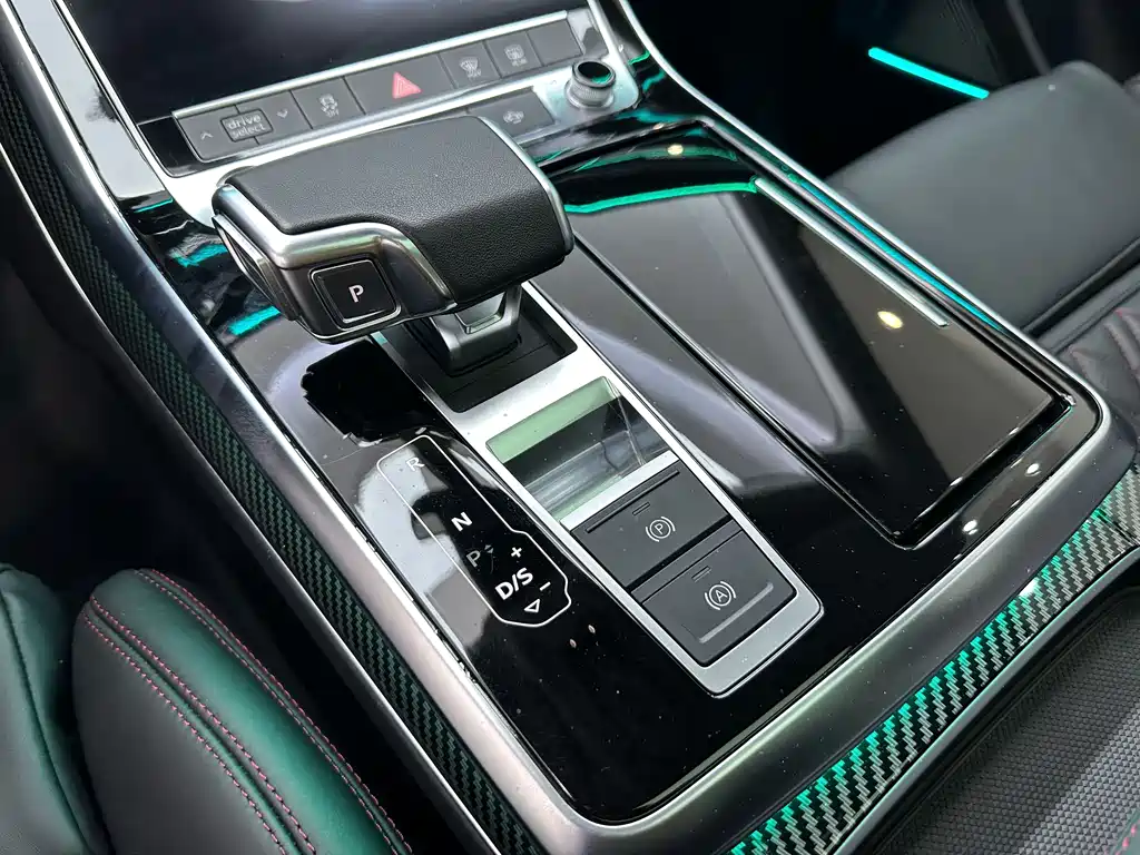 Audi Q8 2025 — фото 18