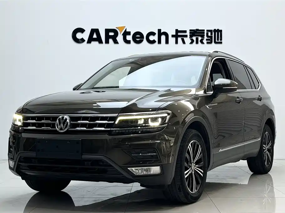 Volkswagen Tiguan L 2017 — фото 1