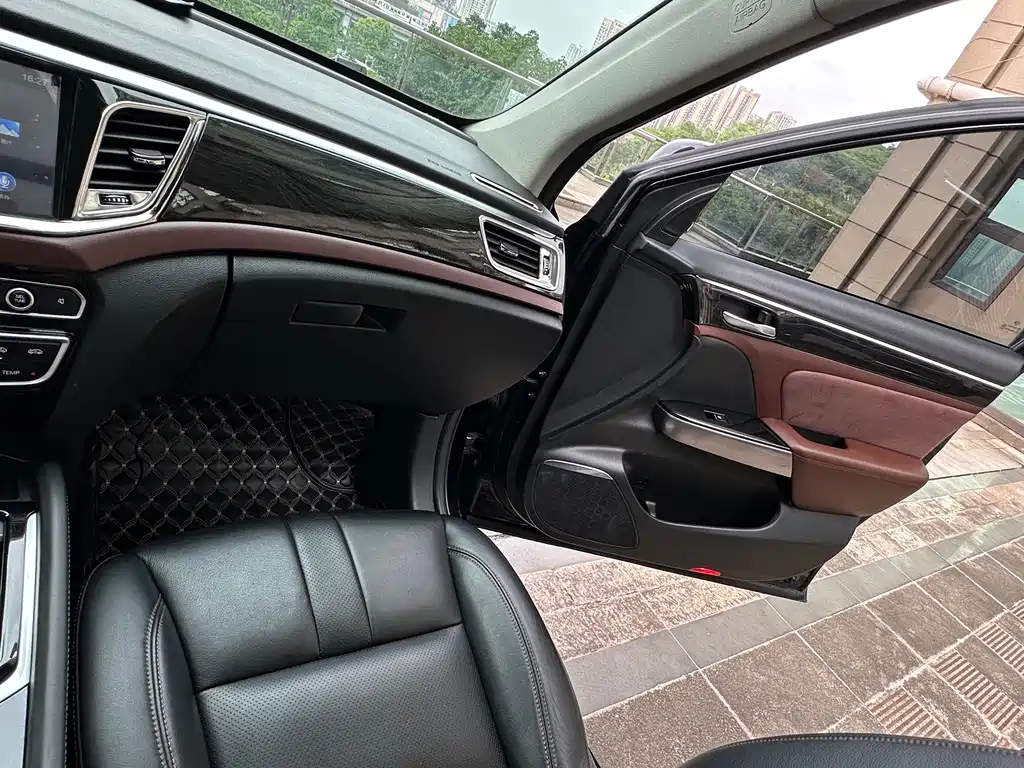 GAC Motor Trumpchi GS8 2016 — фото 21