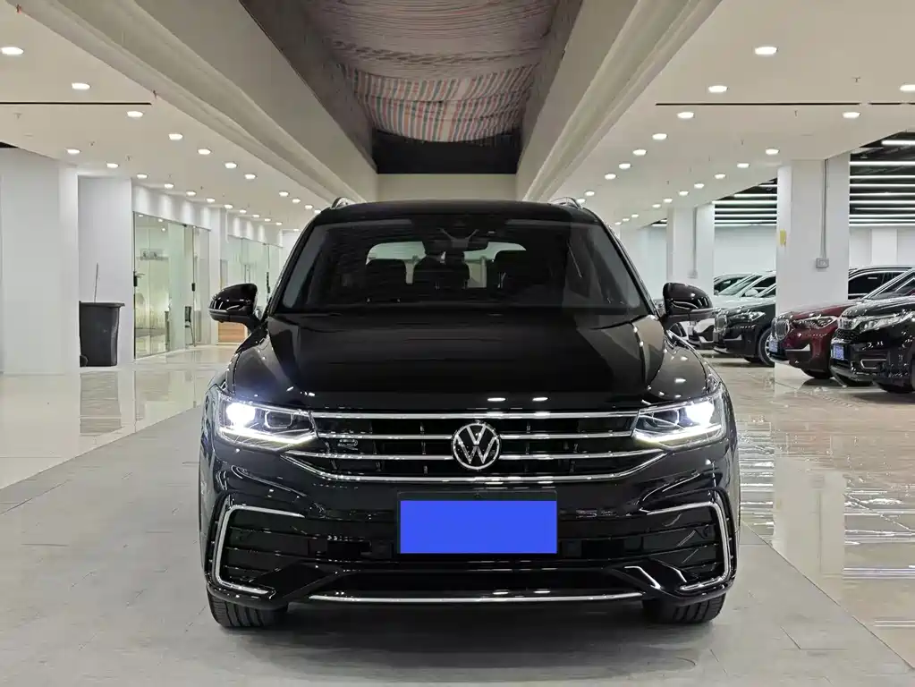 Volkswagen Tiguan L 2023 — фото 2