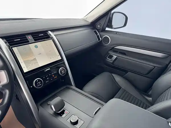Land Rover Discovery 2024