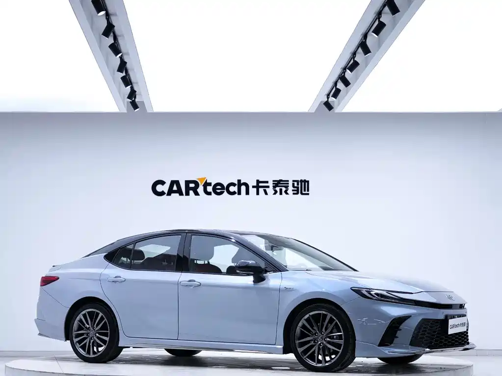 Toyota Camry 2024 — фото 6