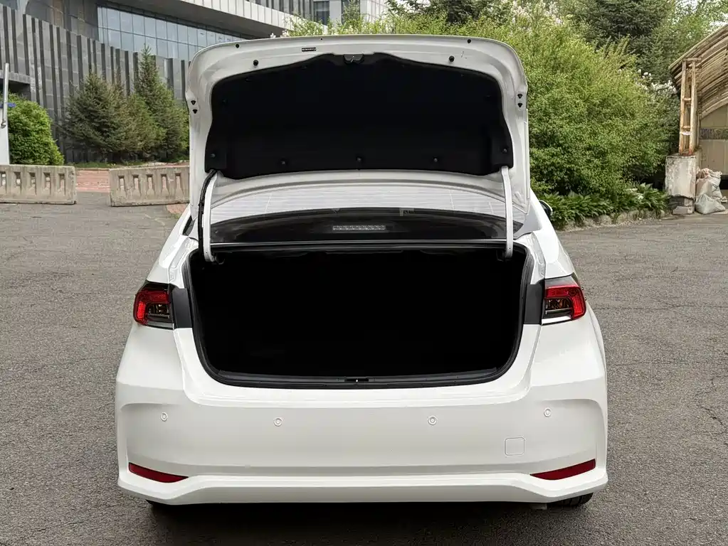 Toyota Corolla 2023 — фото 16