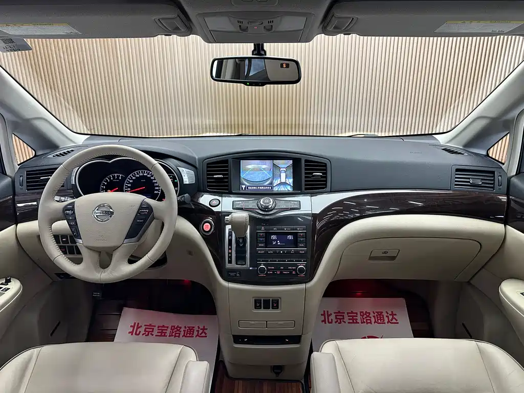 Nissan Quest 2017 — фото 10