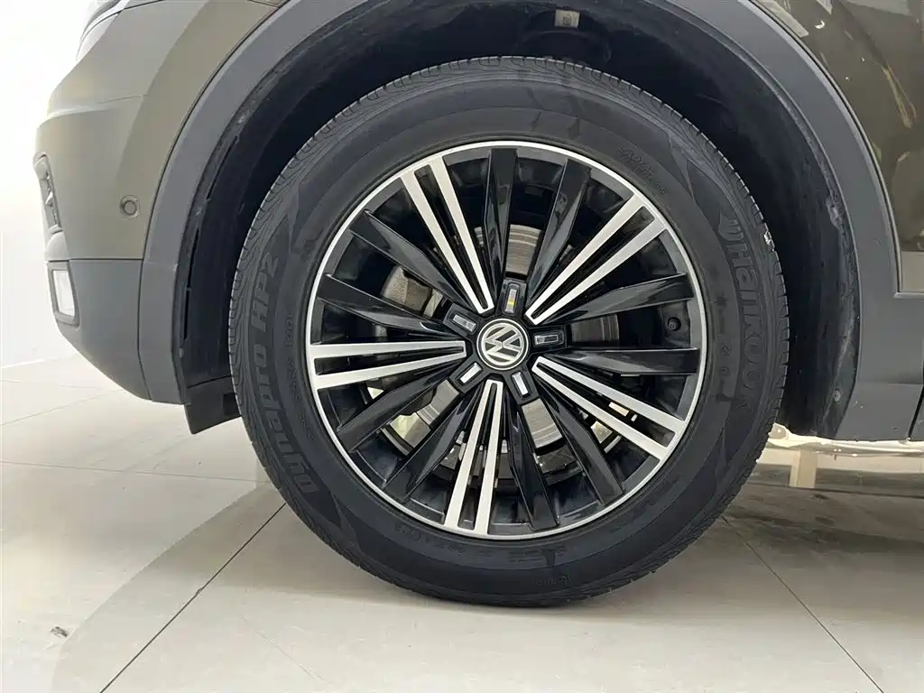 Volkswagen Tiguan L 2017 — фото 8