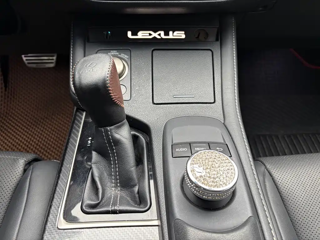 Lexus ES 2016 — фото 11