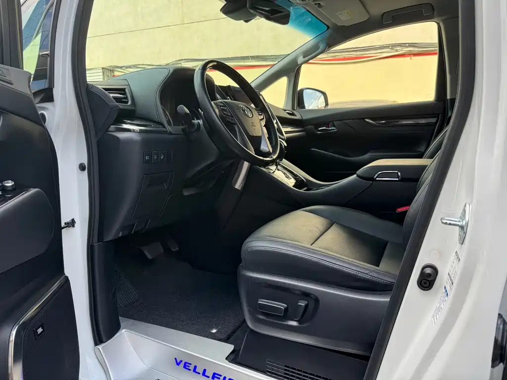 Toyota Vellfire 2023 — фото 9