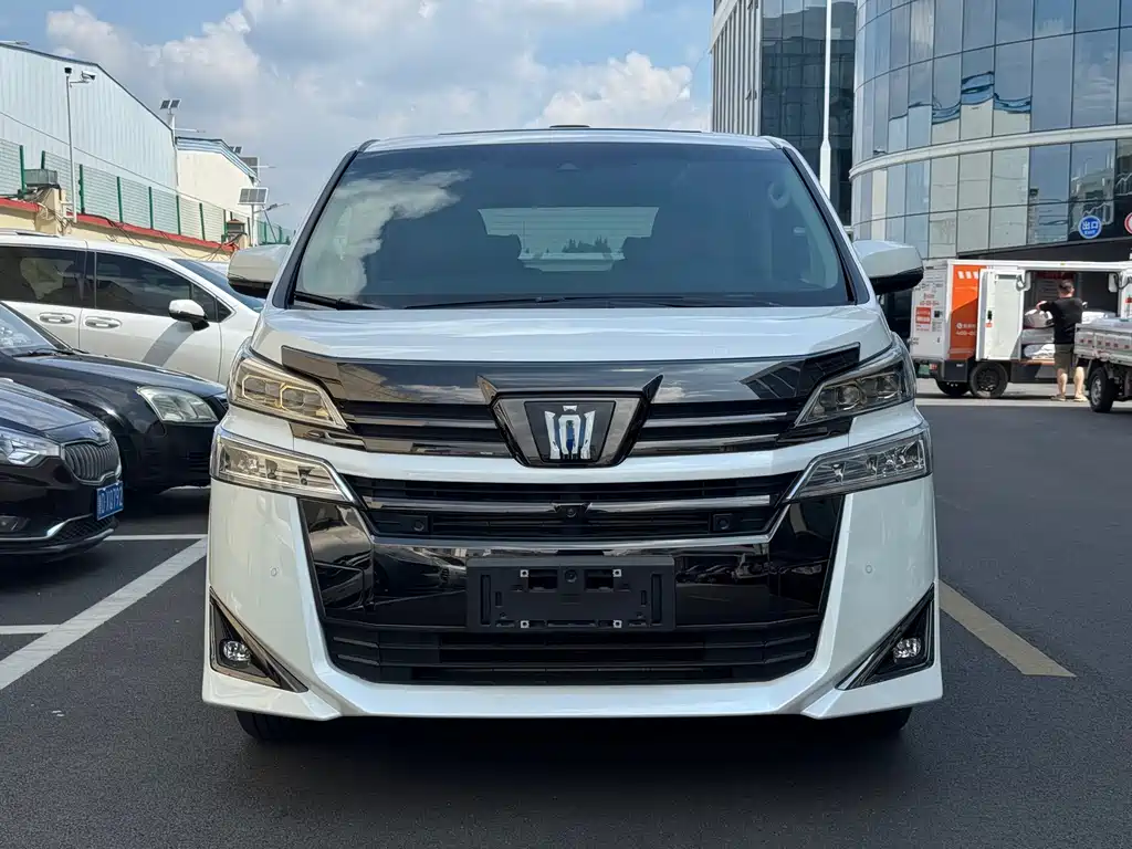 Toyota Vellfire 2023 — фото 2