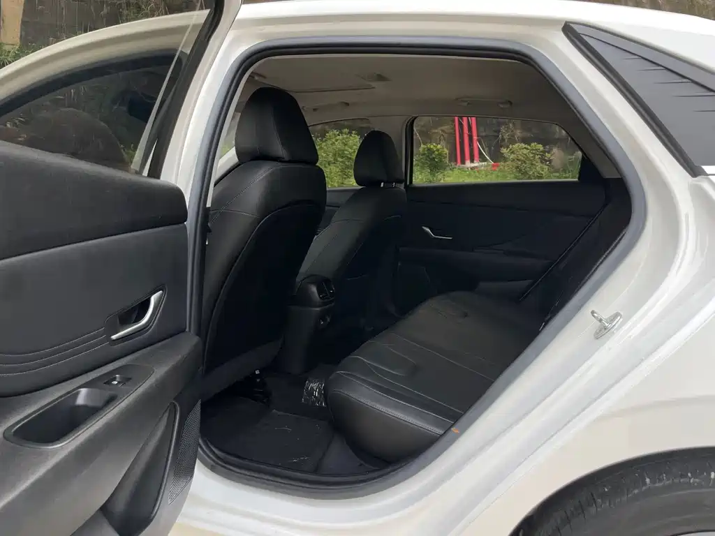 Hyundai Elantra 2022